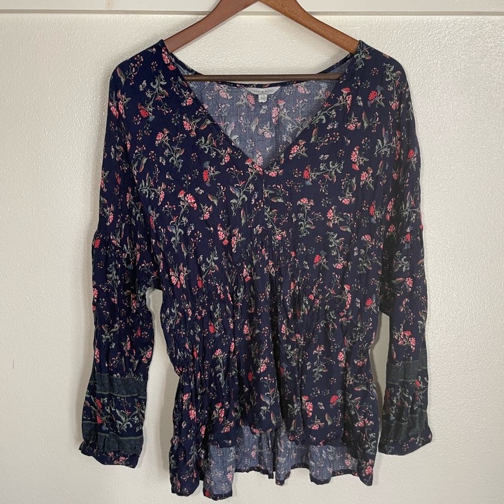Lucky Brand L Navy Blue Floral v-neck Long Sleeve Top